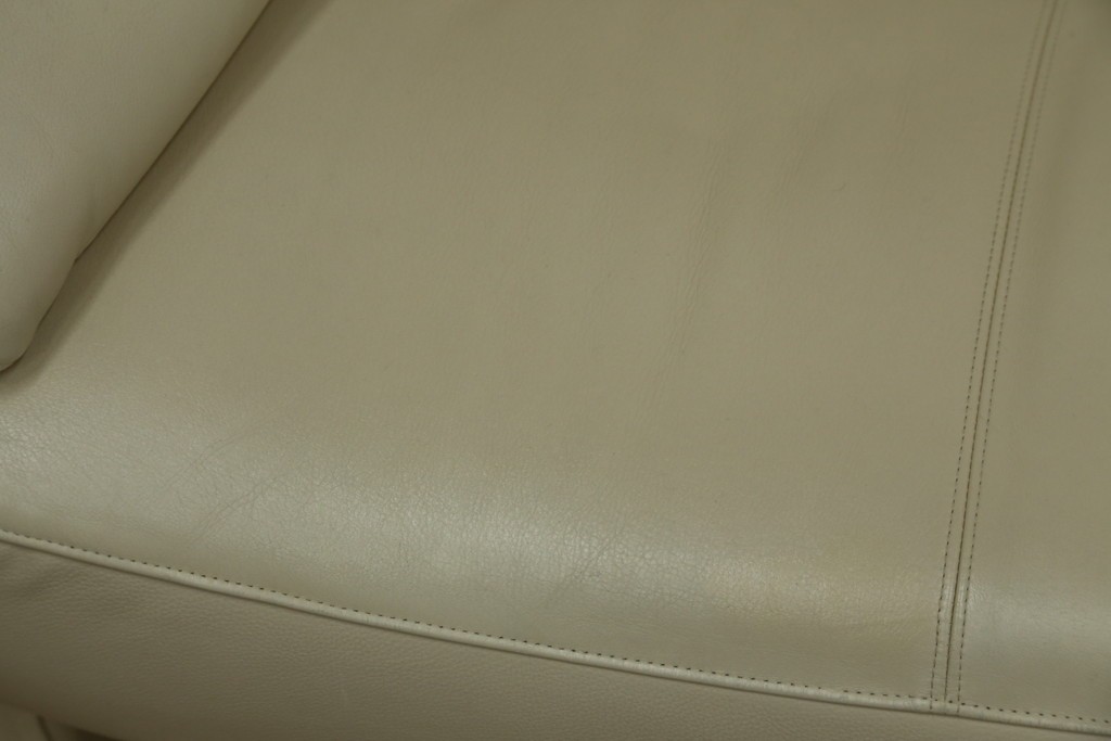 中古　美品!!　カリモク家具(karimoku)　ZU42モデル　贅沢なくつろぎのひとときにおすすめの肘掛椅子ロング　定価約23万円　(R-081277)