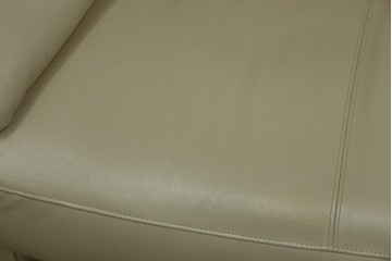 中古　美品!!　カリモク家具(karimoku)　ZU42モデル　贅沢なくつろぎのひとときにおすすめの肘掛椅子ロング　定価約23万円　(R-081277)