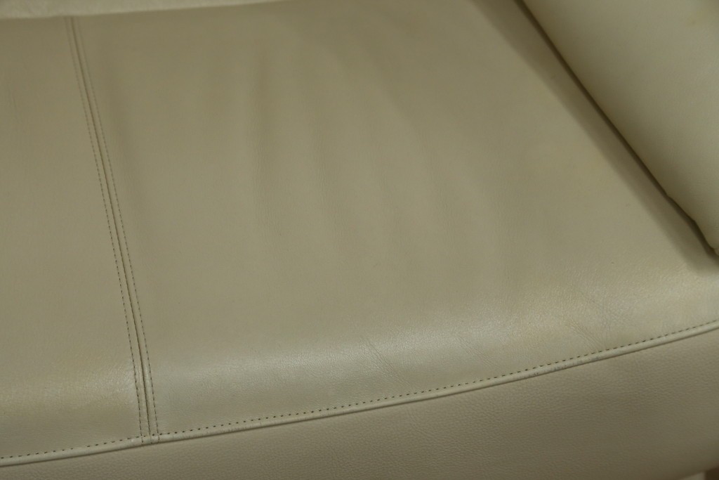 中古　美品!!　カリモク家具(karimoku)　ZU42モデル　贅沢なくつろぎのひとときにおすすめの肘掛椅子ロング　定価約23万円　(R-081277)