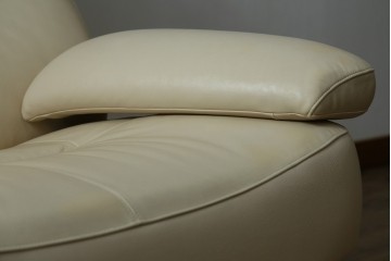 中古　美品!!　カリモク家具(karimoku)　ZU42モデル　贅沢なくつろぎのひとときにおすすめの肘掛椅子ロング　定価約23万円　(R-081277)