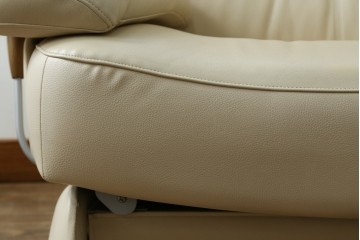 中古　美品!!　カリモク家具(karimoku)　ZU42モデル　贅沢なくつろぎのひとときにおすすめの肘掛椅子ロング　定価約23万円　(R-081277)