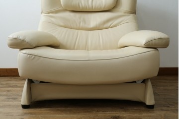 中古　美品!!　カリモク家具(karimoku)　ZU42モデル　贅沢なくつろぎのひとときにおすすめの肘掛椅子ロング　定価約23万円　(R-081277)