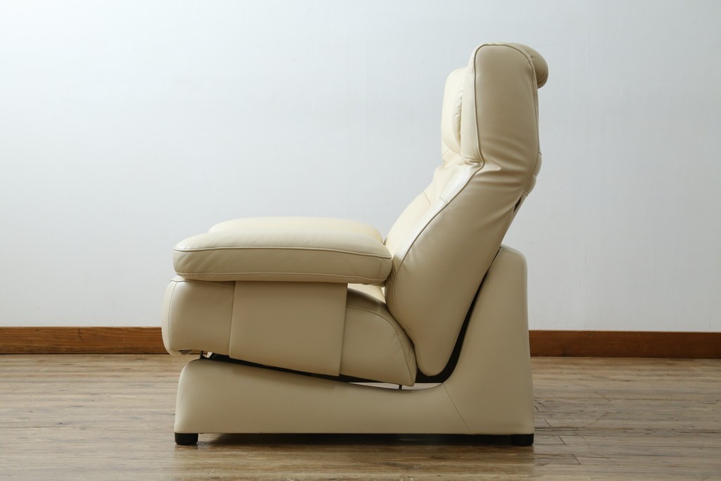 中古　美品!!　カリモク家具(karimoku)　ZU42モデル　贅沢なくつろぎのひとときにおすすめの肘掛椅子ロング　定価約23万円　(R-081277)