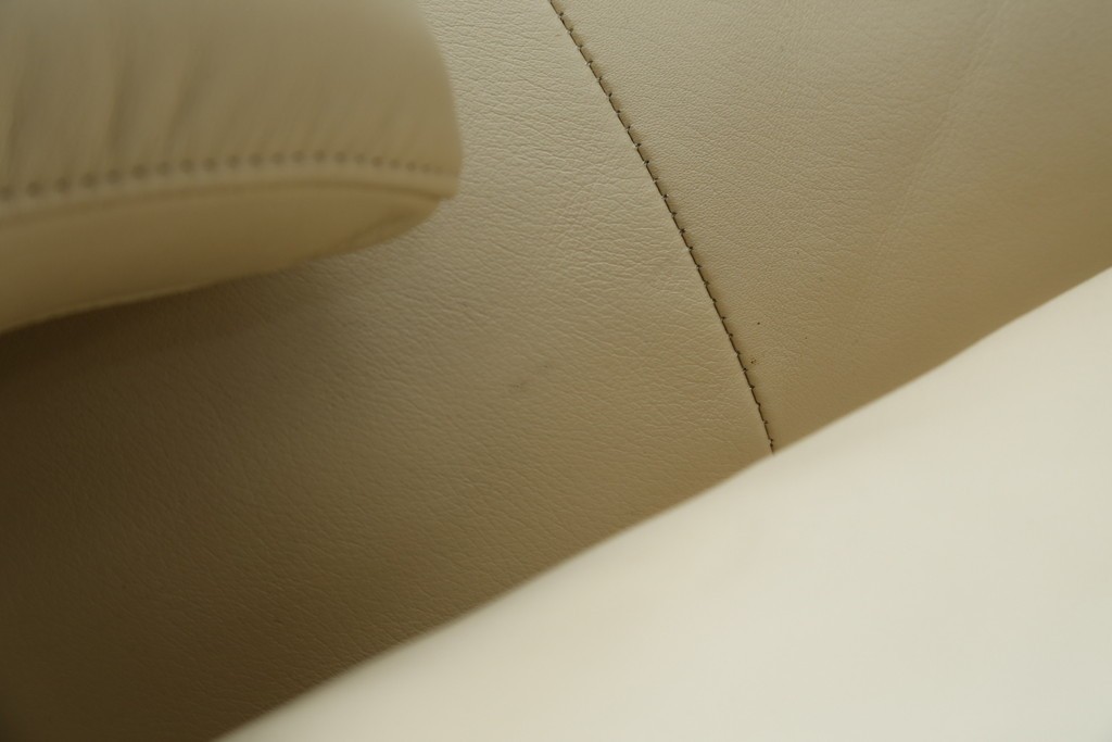 中古　美品!!　カリモク家具(karimoku)　ZU42モデル　贅沢なくつろぎのひとときにおすすめの肘掛椅子ロング　定価約23万円　(R-081277)