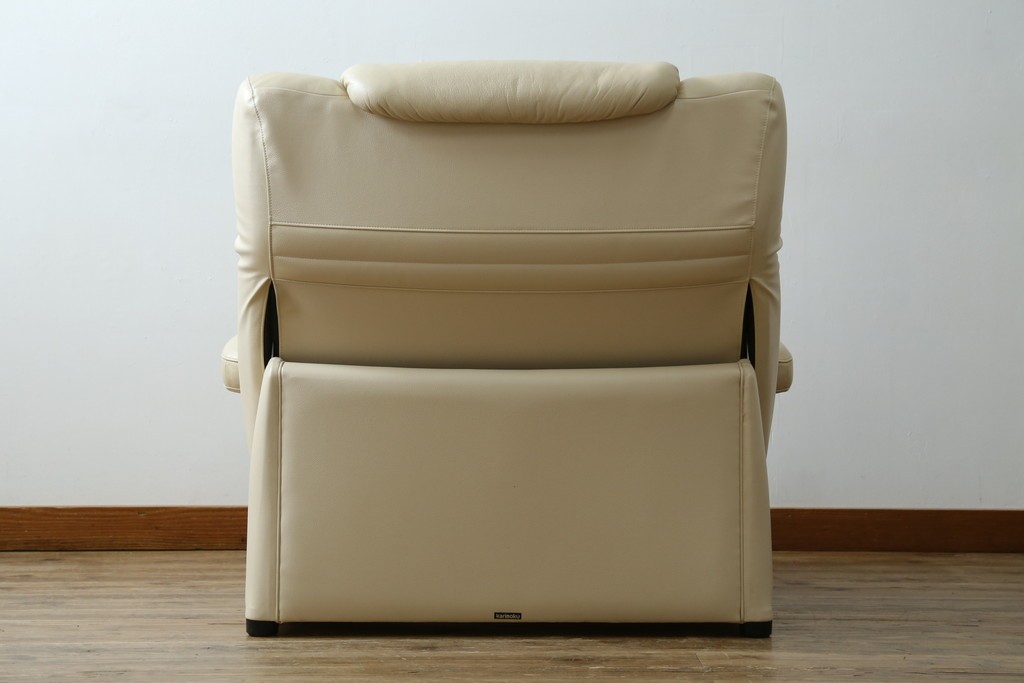 中古　美品!!　カリモク家具(karimoku)　ZU42モデル　贅沢なくつろぎのひとときにおすすめの肘掛椅子ロング　定価約23万円　(R-081277)