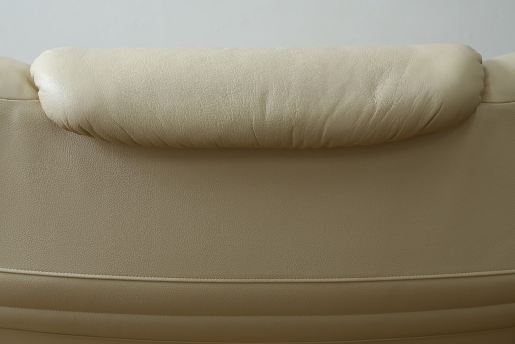 中古　美品!!　カリモク家具(karimoku)　ZU42モデル　贅沢なくつろぎのひとときにおすすめの肘掛椅子ロング　定価約23万円　(R-081277)