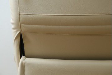 中古　美品!!　カリモク家具(karimoku)　ZU42モデル　贅沢なくつろぎのひとときにおすすめの肘掛椅子ロング　定価約23万円　(R-081277)