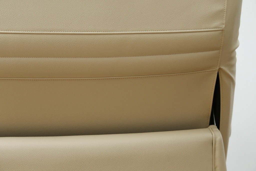 中古　美品!!　カリモク家具(karimoku)　ZU42モデル　贅沢なくつろぎのひとときにおすすめの肘掛椅子ロング　定価約23万円　(R-081277)