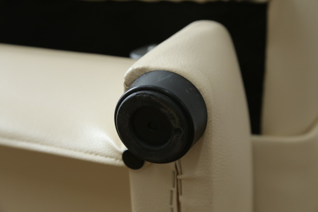 中古　美品!!　カリモク家具(karimoku)　ZU42モデル　贅沢なくつろぎのひとときにおすすめの肘掛椅子ロング　定価約23万円　(R-081277)