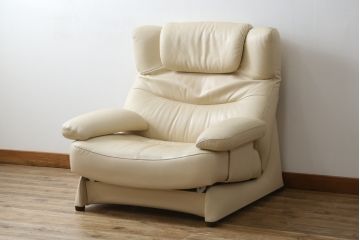 中古　美品!!　カリモク家具(karimoku)　ZU42モデル　贅沢なくつろぎのひとときにおすすめの肘掛椅子ロング(リクライニングソファ、1Pソファ、1人掛けソファ、一人掛けソファ、アームチェア、パーソナルチェア)(定価約23万円(R-081277)