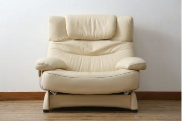 中古　美品!!　カリモク家具(karimoku)　ZU42モデル　贅沢なくつろぎのひとときにおすすめの肘掛椅子ロング(リクライニングソファ、1Pソファ、1人掛けソファ、一人掛けソファ、アームチェア、パーソナルチェア)(定価約23万円(R-081277)