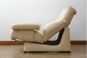 中古　美品!!　カリモク家具(karimoku)　ZU42モデル　贅沢なくつろぎのひとときにおすすめの肘掛椅子ロング(リクライニングソファ、1Pソファ、1人掛けソファ、一人掛けソファ、アームチェア、パーソナルチェア)(定価約23万円(R-081277)