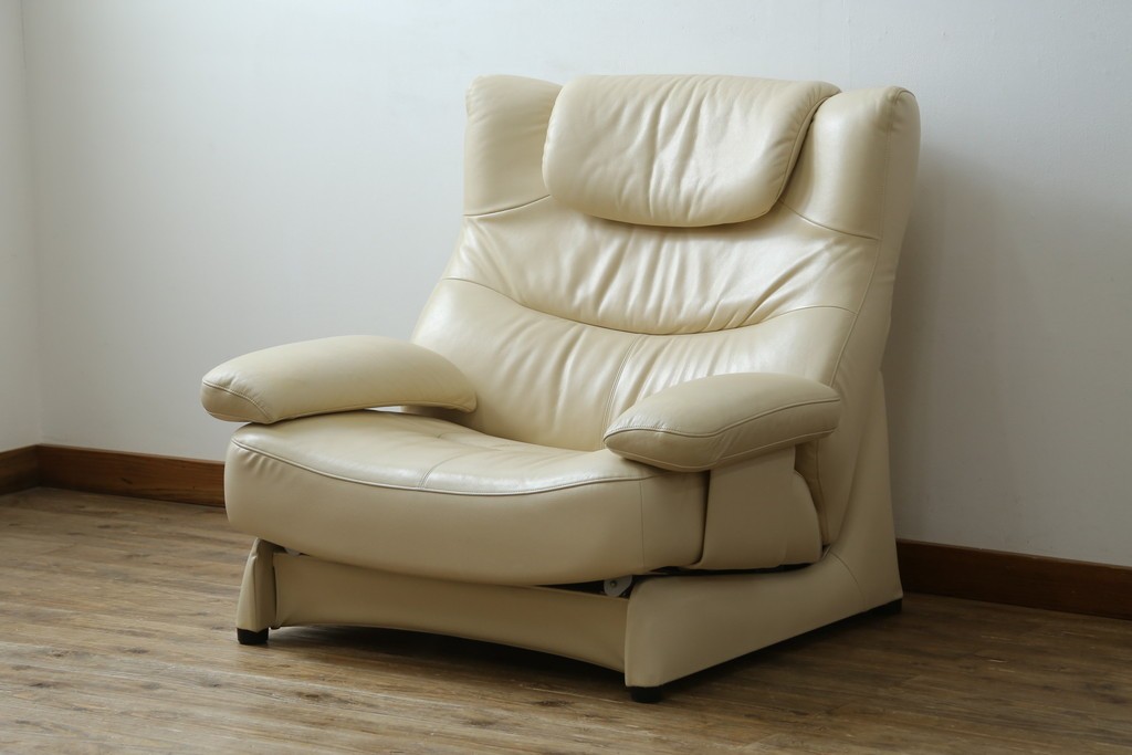 中古　美品!!　カリモク家具(karimoku)　ZU42モデル　贅沢なくつろぎのひとときにおすすめの肘掛椅子ロング　定価約23万円　(R-081278)