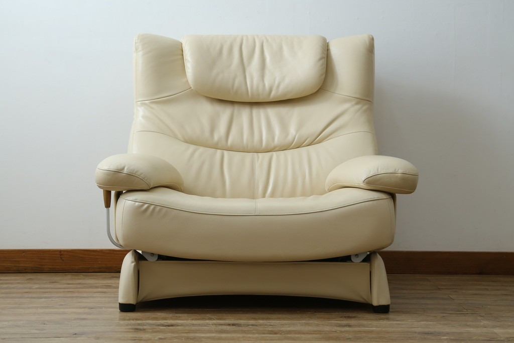 中古　美品!!　カリモク家具(karimoku)　ZU42モデル　贅沢なくつろぎのひとときにおすすめの肘掛椅子ロング　定価約23万円　(R-081278)