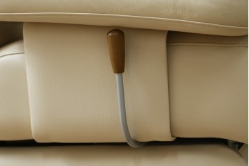 中古　美品!!　カリモク家具(karimoku)　ZU42モデル　贅沢なくつろぎのひとときにおすすめの肘掛椅子ロング　定価約23万円　(R-081278)