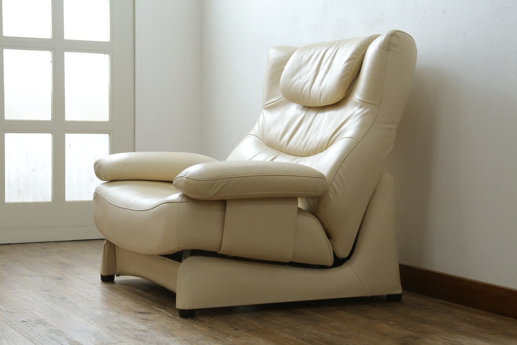 中古　美品!!　カリモク家具(karimoku)　ZU42モデル　贅沢なくつろぎのひとときにおすすめの肘掛椅子ロング　定価約23万円　(R-081278)