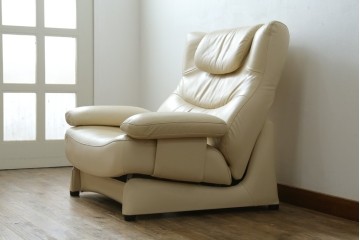 中古　美品!!　カリモク家具(karimoku)　ZU42モデル　贅沢なくつろぎのひとときにおすすめの肘掛椅子ロング　定価約23万円　(R-081278)