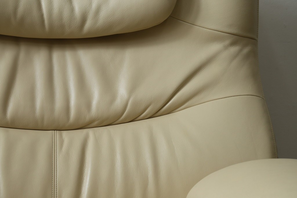 中古　美品!!　カリモク家具(karimoku)　ZU42モデル　贅沢なくつろぎのひとときにおすすめの肘掛椅子ロング　定価約23万円　(R-081278)