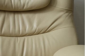 中古　美品!!　カリモク家具(karimoku)　ZU42モデル　贅沢なくつろぎのひとときにおすすめの肘掛椅子ロング　定価約23万円　(R-081278)