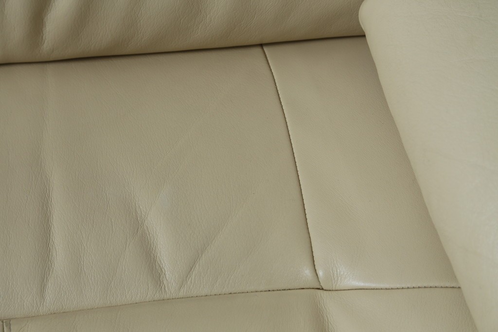 中古　美品!!　カリモク家具(karimoku)　ZU42モデル　贅沢なくつろぎのひとときにおすすめの肘掛椅子ロング　定価約23万円　(R-081278)