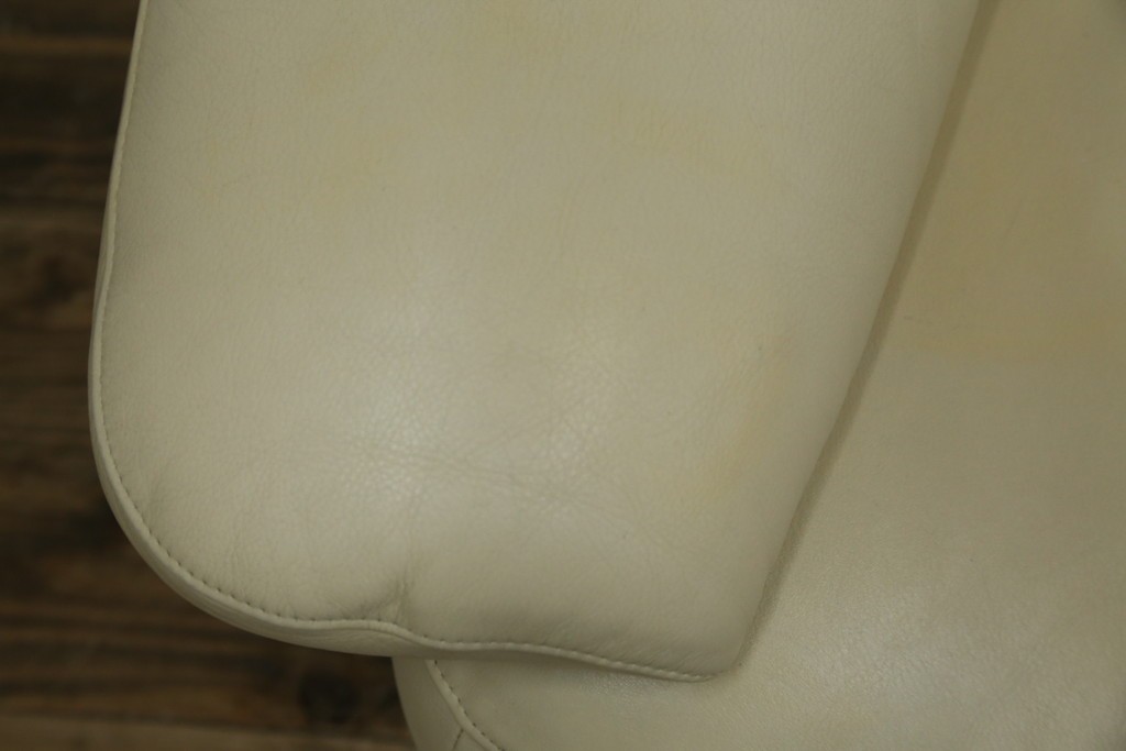 中古　美品!!　カリモク家具(karimoku)　ZU42モデル　贅沢なくつろぎのひとときにおすすめの肘掛椅子ロング　定価約23万円　(R-081278)