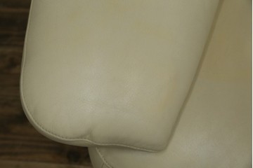 中古　美品!!　カリモク家具(karimoku)　ZU42モデル　贅沢なくつろぎのひとときにおすすめの肘掛椅子ロング　定価約23万円　(R-081278)