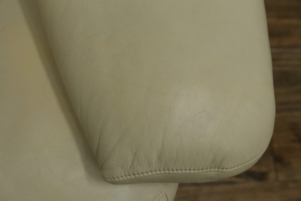 中古　美品!!　カリモク家具(karimoku)　ZU42モデル　贅沢なくつろぎのひとときにおすすめの肘掛椅子ロング　定価約23万円　(R-081278)