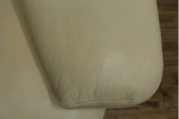 中古　美品!!　カリモク家具(karimoku)　ZU42モデル　贅沢なくつろぎのひとときにおすすめの肘掛椅子ロング　定価約23万円　(R-081278)