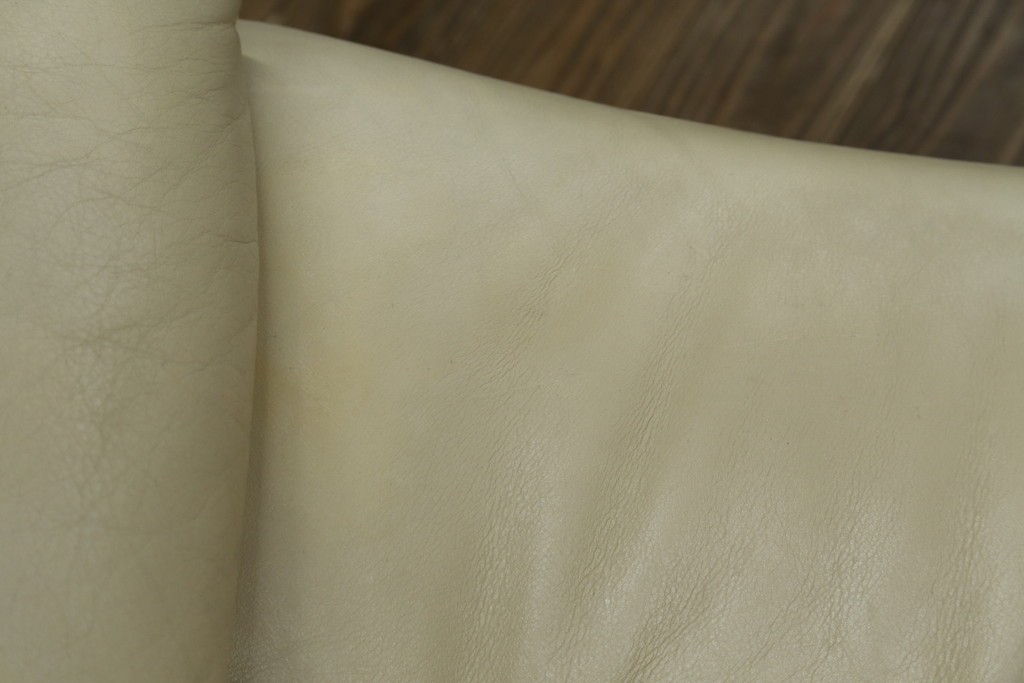 中古　美品!!　カリモク家具(karimoku)　ZU42モデル　贅沢なくつろぎのひとときにおすすめの肘掛椅子ロング　定価約23万円　(R-081278)