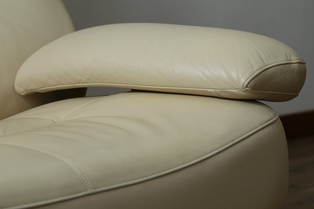 中古　美品!!　カリモク家具(karimoku)　ZU42モデル　贅沢なくつろぎのひとときにおすすめの肘掛椅子ロング　定価約23万円　(R-081278)