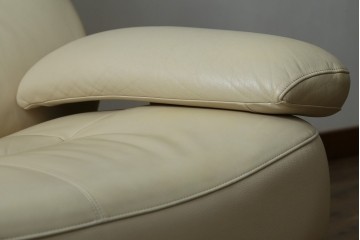 中古　美品!!　カリモク家具(karimoku)　ZU42モデル　贅沢なくつろぎのひとときにおすすめの肘掛椅子ロング　定価約23万円　(R-081278)