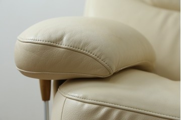 中古　美品!!　カリモク家具(karimoku)　ZU42モデル　贅沢なくつろぎのひとときにおすすめの肘掛椅子ロング　定価約23万円　(R-081278)