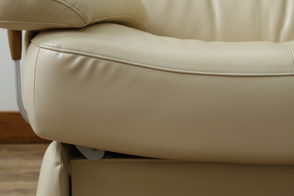 中古　美品!!　カリモク家具(karimoku)　ZU42モデル　贅沢なくつろぎのひとときにおすすめの肘掛椅子ロング　定価約23万円　(R-081278)