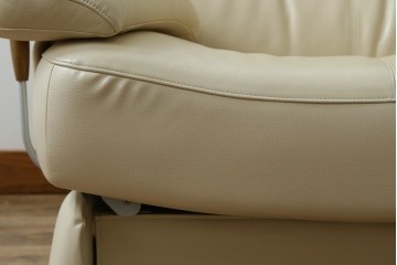 中古　美品!!　カリモク家具(karimoku)　ZU42モデル　贅沢なくつろぎのひとときにおすすめの肘掛椅子ロング　定価約23万円　(R-081278)