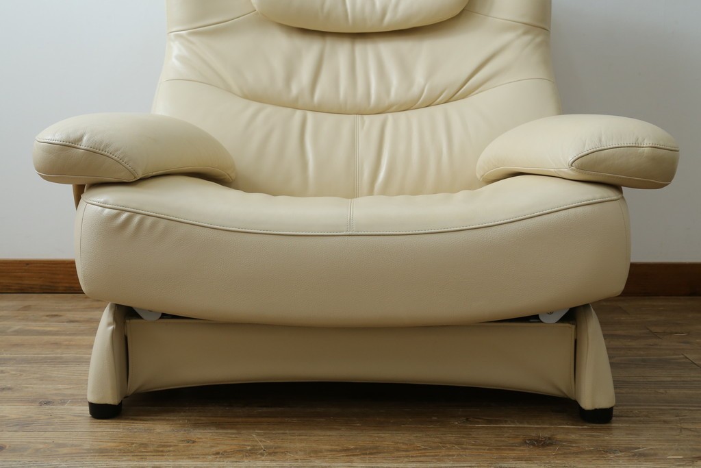 中古　美品!!　カリモク家具(karimoku)　ZU42モデル　贅沢なくつろぎのひとときにおすすめの肘掛椅子ロング　定価約23万円　(R-081278)