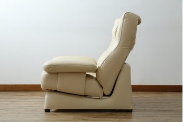 中古　美品!!　カリモク家具(karimoku)　ZU42モデル　贅沢なくつろぎのひとときにおすすめの肘掛椅子ロング　定価約23万円　(R-081278)