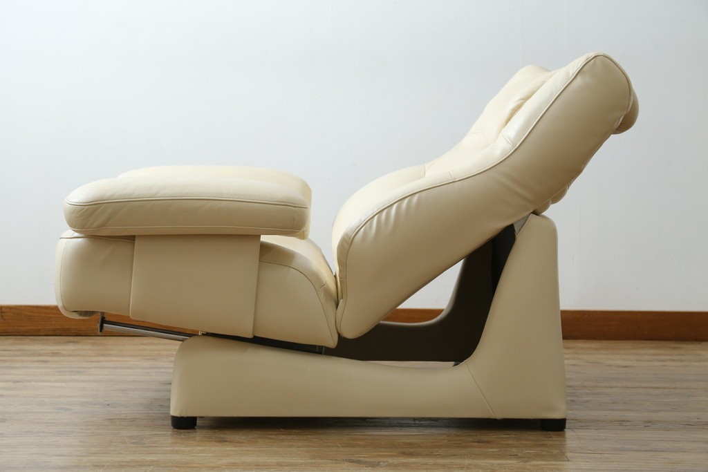 中古　美品!!　カリモク家具(karimoku)　ZU42モデル　贅沢なくつろぎのひとときにおすすめの肘掛椅子ロング　定価約23万円　(R-081278)