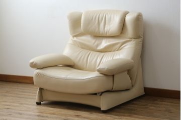 中古　美品!!　カリモク家具(karimoku)　ZU42モデル　贅沢なくつろぎのひとときにおすすめの肘掛椅子ロング(リクライニングソファ、1Pソファ、1人掛けソファ、一人掛けソファ、アームチェア、パーソナルチェア)(定価約23万円(R-081278)