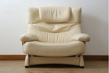 中古　美品!!　カリモク家具(karimoku)　ZU42モデル　贅沢なくつろぎのひとときにおすすめの肘掛椅子ロング(リクライニングソファ、1Pソファ、1人掛けソファ、一人掛けソファ、アームチェア、パーソナルチェア)(定価約23万円(R-081278)