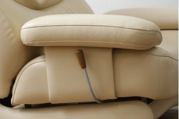 中古　美品!!　カリモク家具(karimoku)　ZU42モデル　贅沢なくつろぎのひとときにおすすめの肘掛椅子ロング(リクライニングソファ、1Pソファ、1人掛けソファ、一人掛けソファ、アームチェア、パーソナルチェア)(定価約23万円(R-081278)