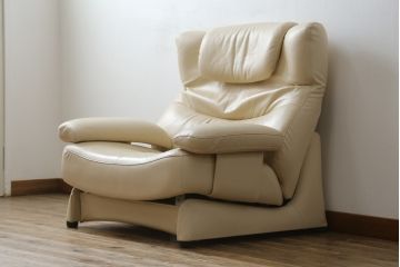 中古　美品!!　カリモク家具(karimoku)　ZU42モデル　贅沢なくつろぎのひとときにおすすめの肘掛椅子ロング(リクライニングソファ、1Pソファ、1人掛けソファ、一人掛けソファ、アームチェア、パーソナルチェア)(定価約23万円(R-081278)
