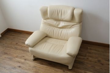 中古　美品!!　カリモク家具(karimoku)　ZU42モデル　贅沢なくつろぎのひとときにおすすめの肘掛椅子ロング(リクライニングソファ、1Pソファ、1人掛けソファ、一人掛けソファ、アームチェア、パーソナルチェア)(定価約23万円(R-081278)