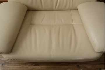 中古　美品!!　カリモク家具(karimoku)　ZU42モデル　贅沢なくつろぎのひとときにおすすめの肘掛椅子ロング(リクライニングソファ、1Pソファ、1人掛けソファ、一人掛けソファ、アームチェア、パーソナルチェア)(定価約23万円(R-081278)
