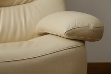 中古　美品!!　カリモク家具(karimoku)　ZU42モデル　贅沢なくつろぎのひとときにおすすめの肘掛椅子ロング(リクライニングソファ、1Pソファ、1人掛けソファ、一人掛けソファ、アームチェア、パーソナルチェア)(定価約23万円(R-081278)