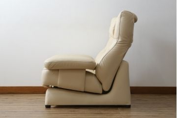 中古　美品!!　カリモク家具(karimoku)　ZU42モデル　贅沢なくつろぎのひとときにおすすめの肘掛椅子ロング(リクライニングソファ、1Pソファ、1人掛けソファ、一人掛けソファ、アームチェア、パーソナルチェア)(定価約23万円(R-081278)