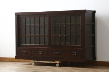 中古　美品　タモ材　深みのある木色がシックで落ち着いた印象を醸し出す水屋箪笥サイドボード(食器棚、収納棚、戸棚、カップボード、サイドキャビネット)(R-081279)