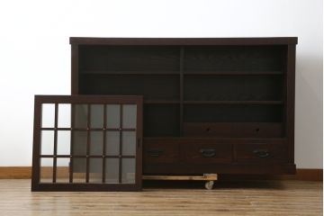 中古　美品　タモ材　深みのある木色がシックで落ち着いた印象を醸し出す水屋箪笥サイドボード(食器棚、収納棚、戸棚、カップボード、サイドキャビネット)(R-081279)