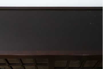 中古　美品　タモ材　深みのある木色がシックで落ち着いた印象を醸し出す水屋箪笥サイドボード(食器棚、収納棚、戸棚、カップボード、サイドキャビネット)(R-081279)