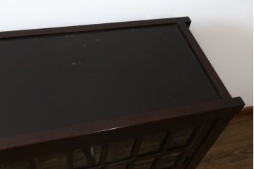 中古　美品　タモ材　深みのある木色がシックで落ち着いた印象を醸し出す水屋箪笥サイドボード(食器棚、収納棚、戸棚、カップボード、サイドキャビネット)(R-081279)