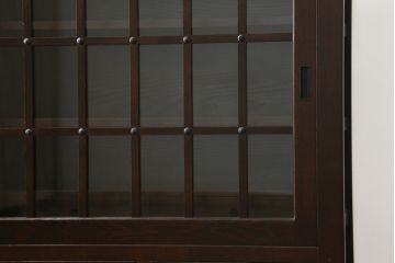 中古　美品　タモ材　深みのある木色がシックで落ち着いた印象を醸し出す水屋箪笥サイドボード(食器棚、収納棚、戸棚、カップボード、サイドキャビネット)(R-081279)